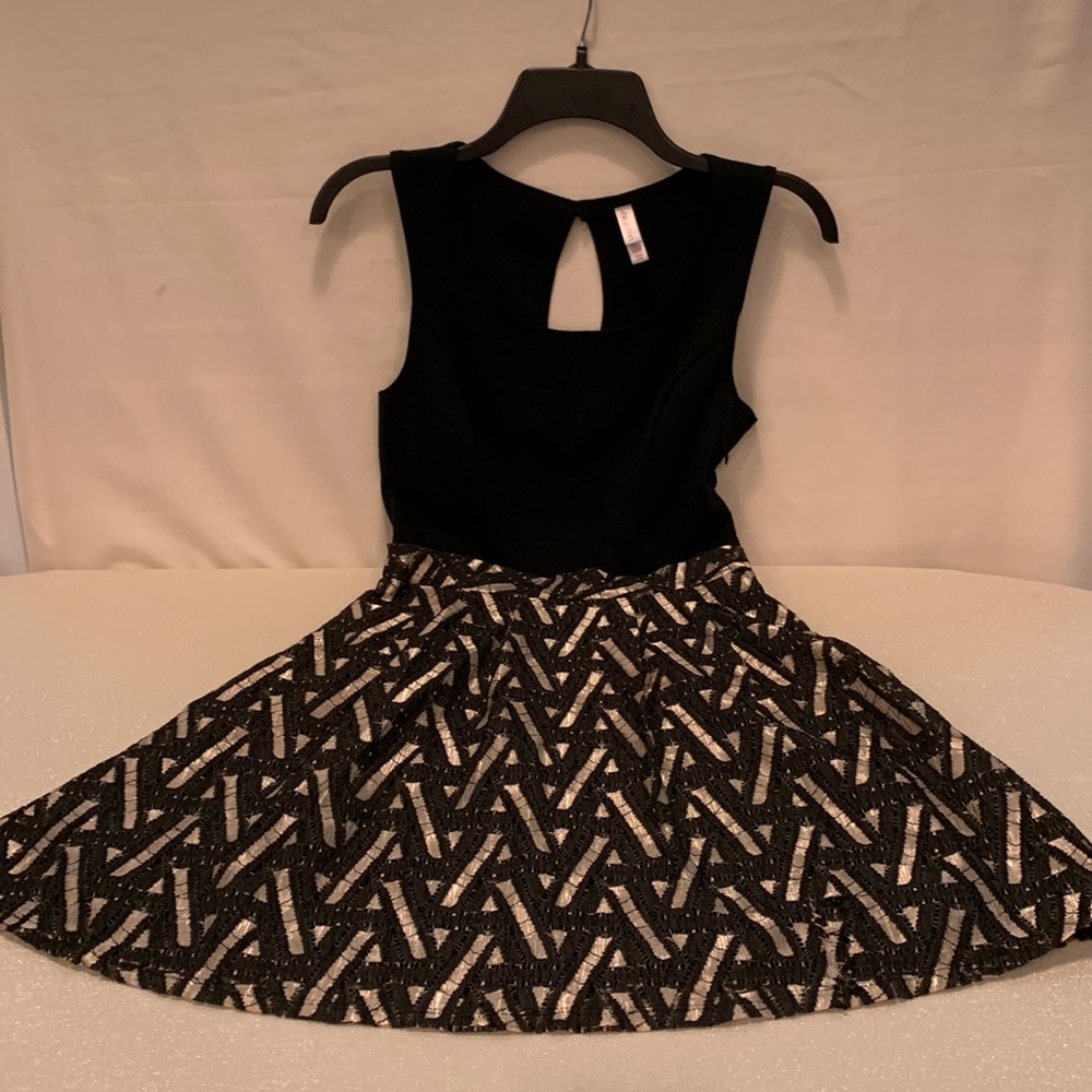 Xhilaration Black//silvery gold designed Dress. Size M